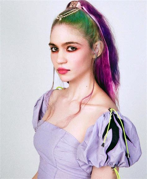 grimes boobs|Grimes Shared Some Racy Topless Photos On Twitter